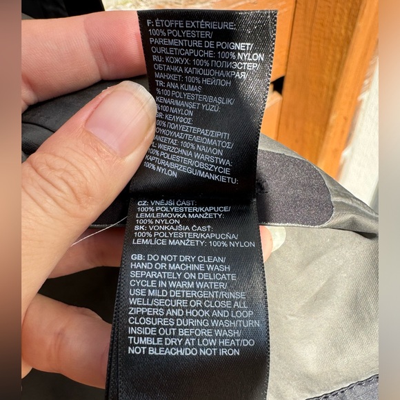 The North Face Dryzzle Jacket in Black XS - Picture 12 of 14